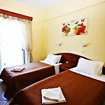 Agios Georgios - 2 Beds - Sleeps 5 - Free Parking Apartamento