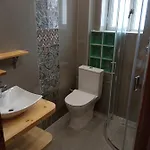 Agios Georgios - 2 Beds - Sleeps 5 - Free Parking Apartamento *