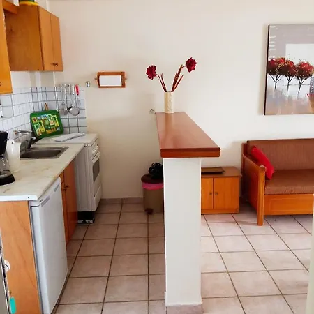 Agios Georgios - 2 Beds - Sleeps 5 - Free Parking Apartamento