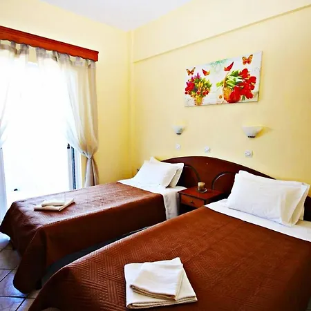Agios Georgios - 2 Beds - Sleeps 5 - Free Parking Apartamento