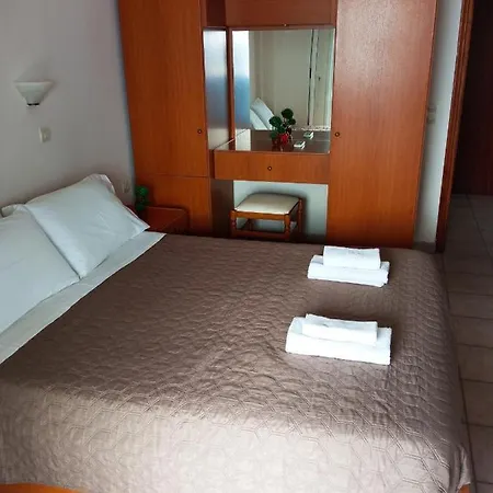 Agios Georgios - 2 Beds - Sleeps 5 - Free Parking Apartamento
