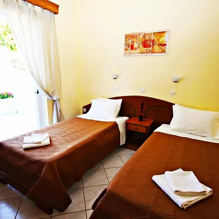 Agios Georgios - 2 Beds - Sleeps 5 - Free Parking Apartamento *
