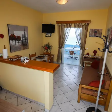 Apartamento Agios Georgios - 2 Beds - Sleeps 5 - Free Parking *