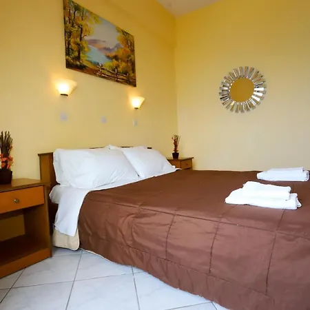 Apartamento Agios Georgios - 2 Beds - Sleeps 5 - Free Parking