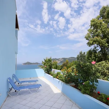 Agios Georgios - 2 Beds - Sleeps 5 - Free Parking *