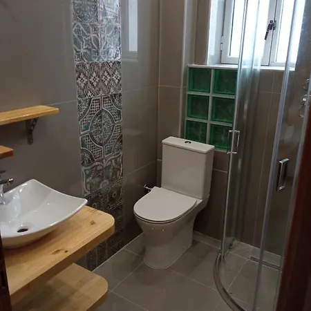 Agios Georgios - 2 Beds - Sleeps 5 - Free Parking Apartamento *