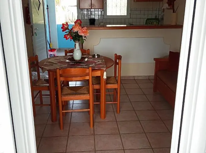 Agios Georgios - 2 Beds - Sleeps 5 - Free Parking Apartment Agios Georgios Pagon