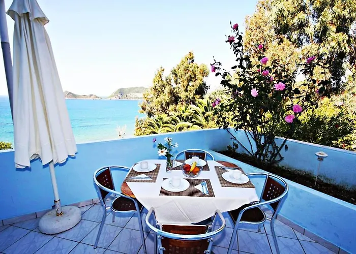 Agios Georgios - 2 Beds - Sleeps 5 - Free Parking