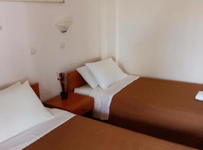 Agios Georgios - 2 Beds - Sleeps 5 - Free Parking Apartment