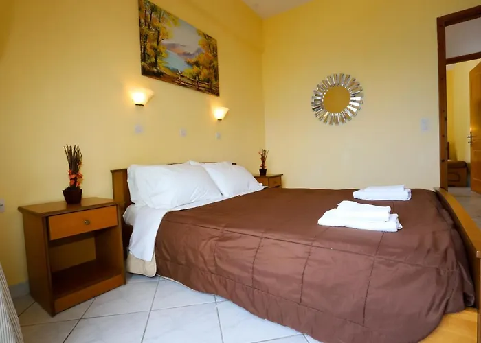 Apartment Agios Georgios - 2 Beds - Sleeps 5 - Free Parking