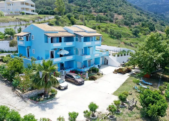 Agios Georgios - 2 Beds - Sleeps 5 - Free Parking *