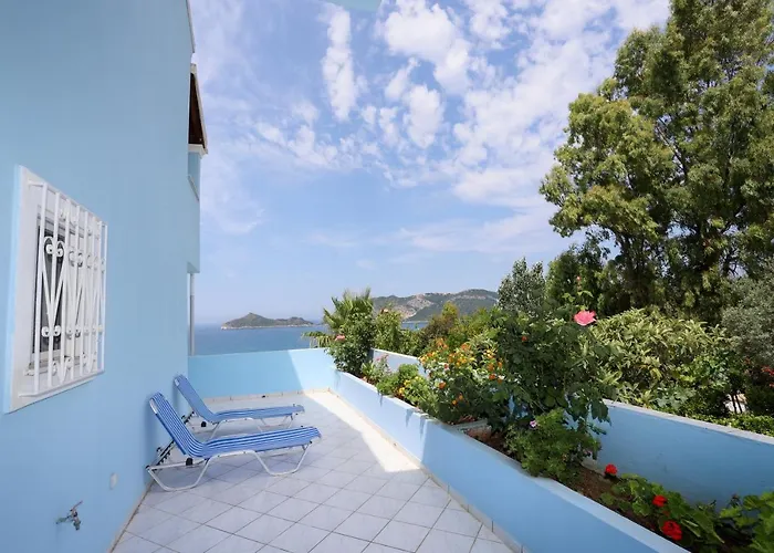 Agios Georgios - 2 Beds - Sleeps 5 - Free Parking *
