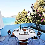 Agios Georgios - 2 Beds - Sleeps 5 - Free Parking