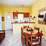 Apartament Agios Georgios - 2 Beds - Sleeps 5 - Free Parking