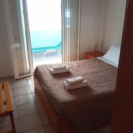 Agios Georgios - 2 Beds - Sleeps 5 - Free Parking * آغيوس غيوريوس باغون
